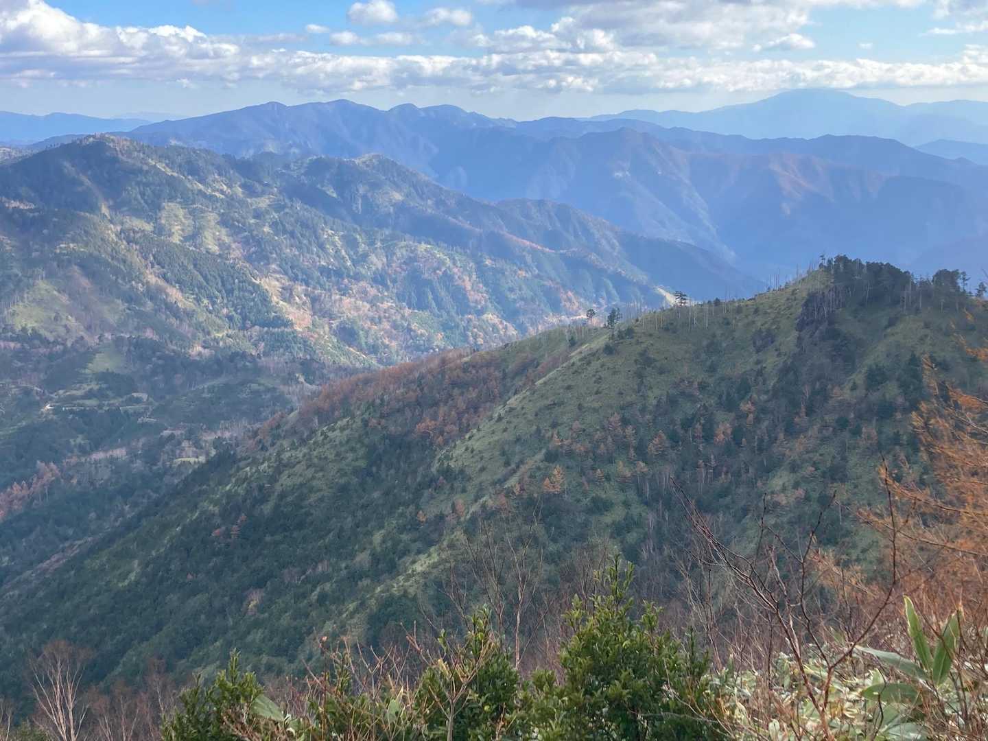 ギザギザの1番高く見えるのが
奥三界山✨