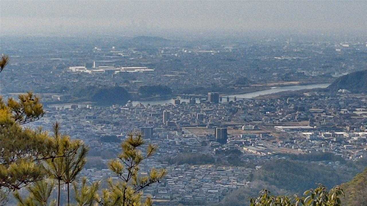 犬山城が見える。
観光客多いんだろうね。何年前に行ったかな？思い出せない。