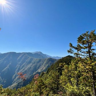 霧藻ヶ峰⛰️ 白岩山⛰️ 雲取山⛰️が、
クッキリ ハッキリ 見えました 👀🎶