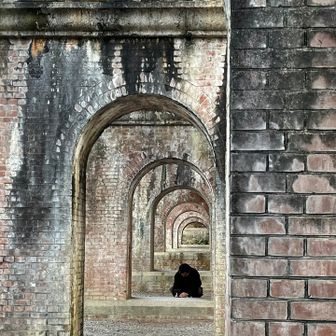 なかなかどいてくれないお兄さん。諦めて一緒に撮るしかない🤣