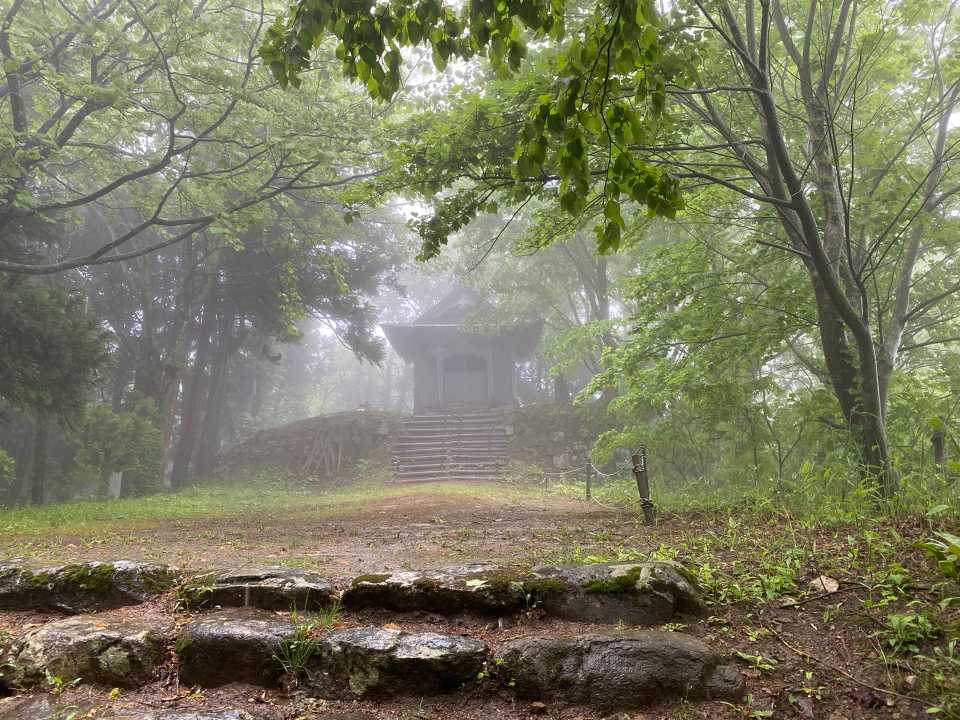 石動山山頂迄もう少し
大御前