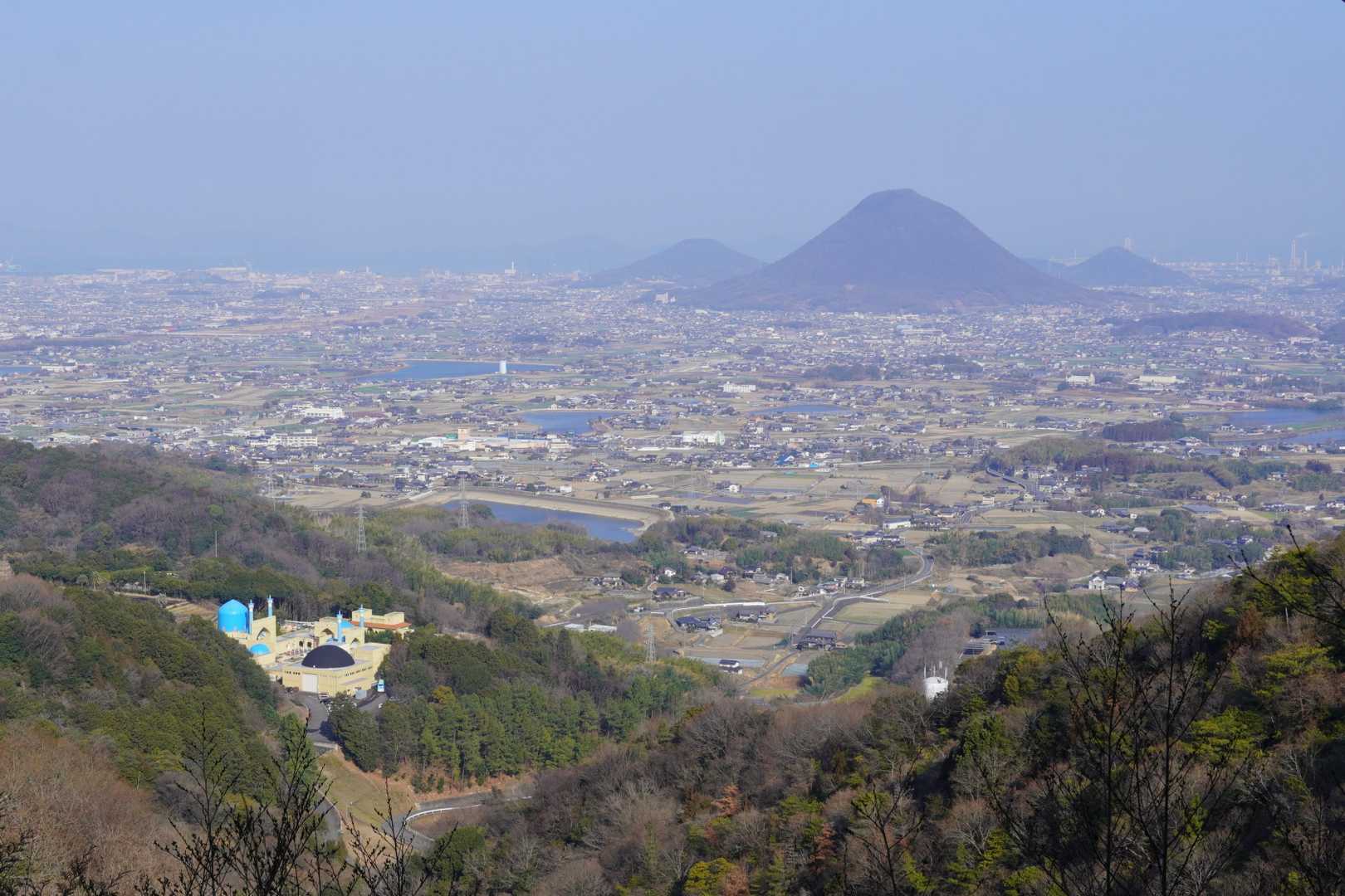 レオマワールドと飯野山