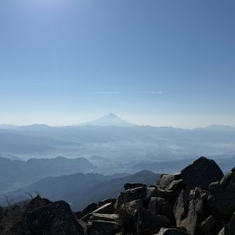 山頂では風も無くポカポカ暖かかったのでのんびりおやつ休憩。満喫しました