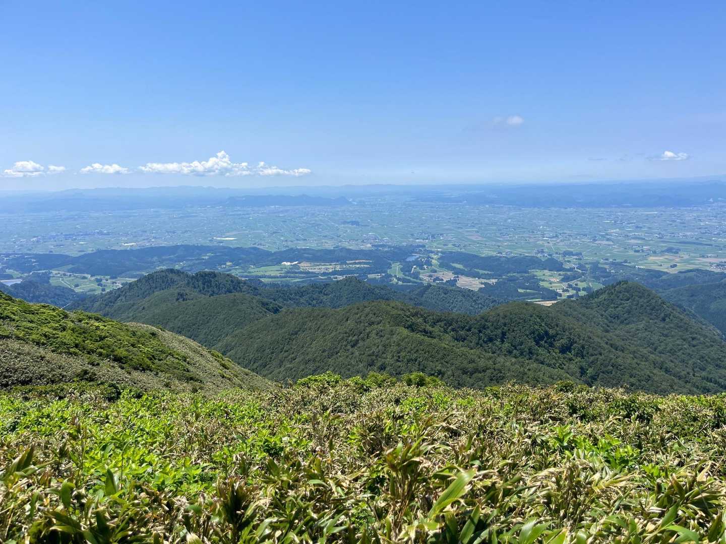 広〜い横手盆地。