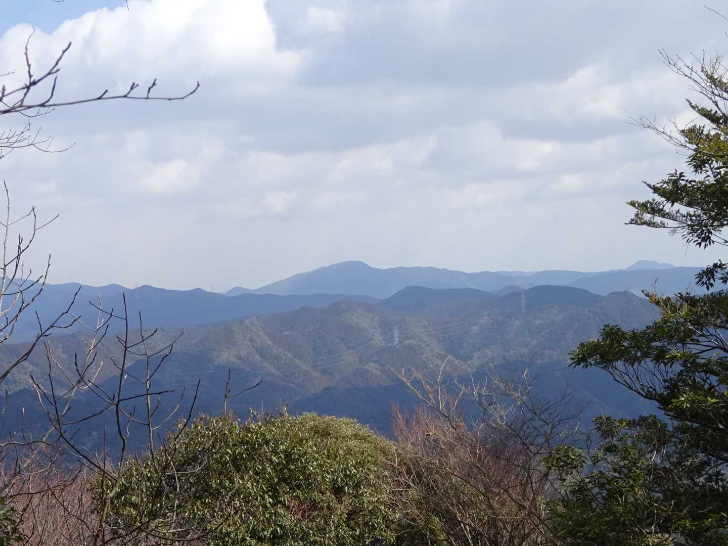 鏡岩から。
やっぱり今日は富士山が見えません。