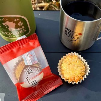 お気に入りの席🪨がありますので まったりTIME
先日 お仕事でお伺いした熊本のお菓子“🌰栗千里”で☕️ホッと一息☺️
“栗千里”
https://fukudaya-online.com/view/category/ct3