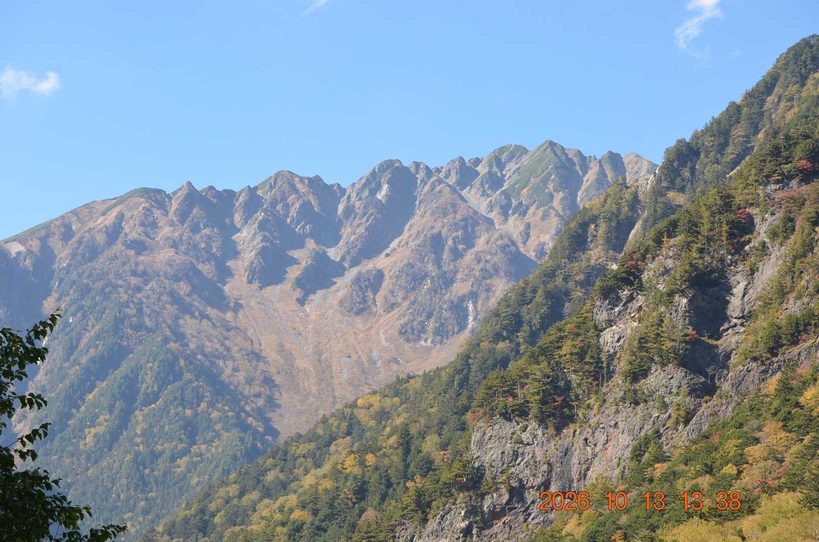 西穂高岳の稜線も見えてます