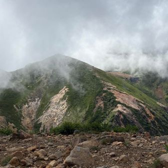 根石岳　根石岳山荘が見える
硫黄岳は雲で見えなかった
次男の勧めですぐに下山