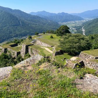 天守台からの南二の丸と南千畳。