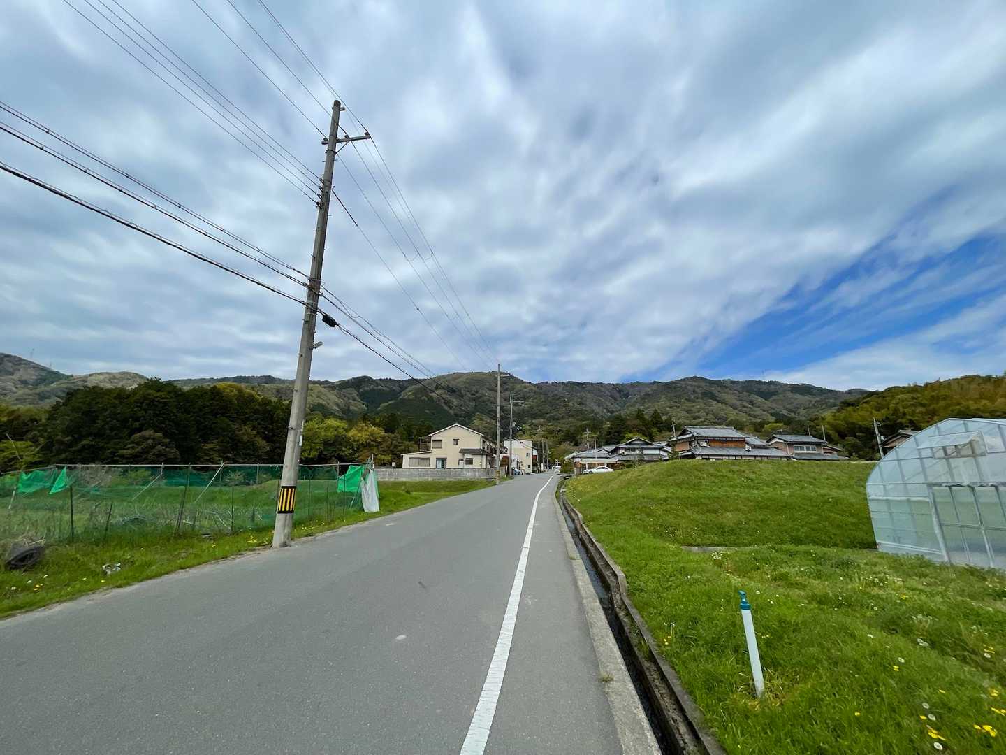 目の前に小塩山⛰️すでに気持ち良い道