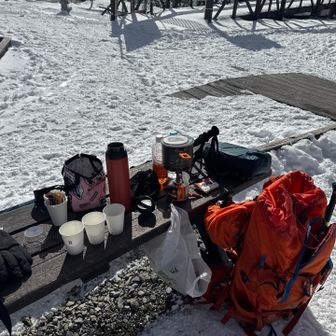 貸切だからキツツキ前で飯
ごちゃごちゃ💦
