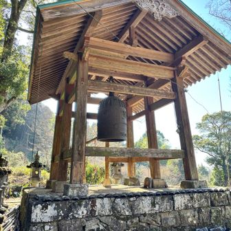 瓦は落ちたのか、これから葺くのか。