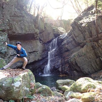 さらに渓流沿い遊歩道を進んで
錦流の滝で折り返します