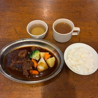 お待ちかねの夜ご飯！
・信州牛ビーフハンバーグと
・オニオンスープ
(たぶんハンバーグから牛出汁取ってる！)
・湯俣ブルーのゼリー付き！！
美味しすぎました🤤