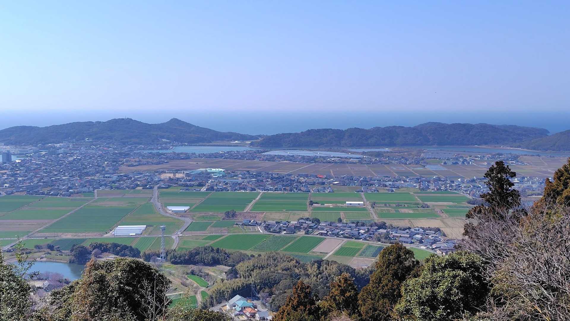 最&高🤩の景色にご満悦の女子達
ウグイスの囀りも心地良い🐦
姿は見えない
時々ちっちゃなメマトイやハエが大勢で飛んでいた。春の陽気に誘われてもう虫が出て来たのね🪰