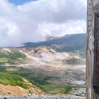 中岳山頂では陽の光が☀
けど、続きません…