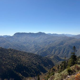 こちらの正面は裏岩菅山。
岩菅山は毎年行ってるほどお気に入り（撤退を含む）