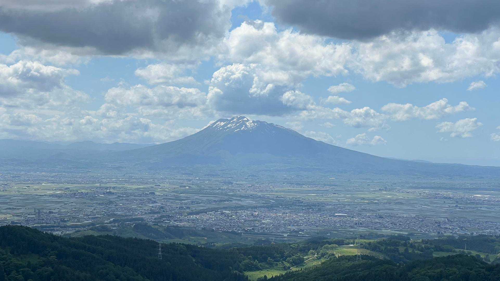 さっきまで、山頂が雲でしたが、見えてきました😊岩木さん