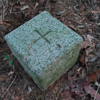 日没まで時間があったので鍵懸山にも行く。三等三角点「鍵懸山」
