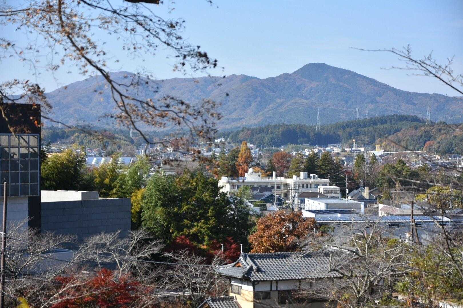 駐車場付近に戻ってきました。高峯や仏頂山が見えます
里の秋を楽しみました。ありがとうございました😊