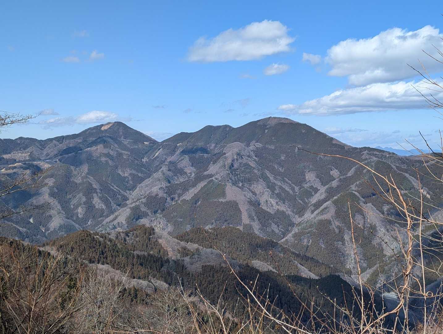 塚山を下りて📸また御荷鉾方面を👀🙇💦
