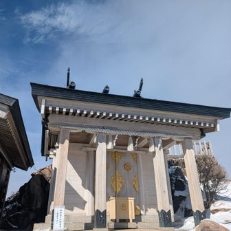 山頂社。
年の瀬のお参りも良いですね。
お礼参り。