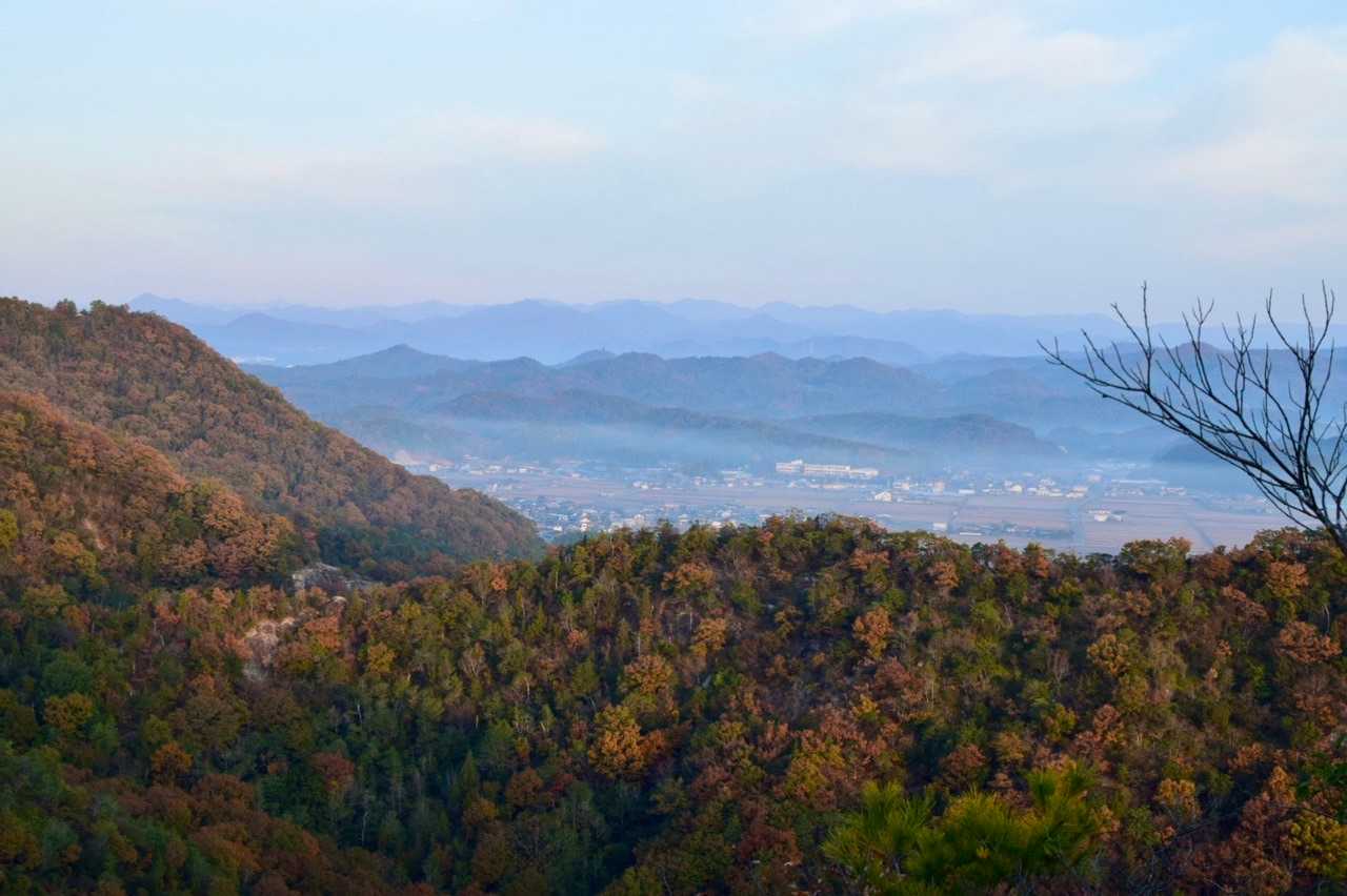 遠くの山までよく見えます