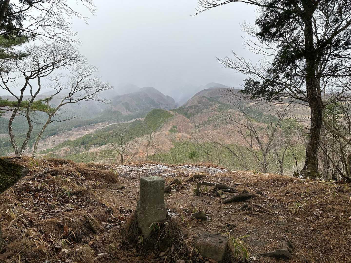 女峰山はガスの中、残念