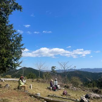 広々とした山頂でまったりꯁꯧ