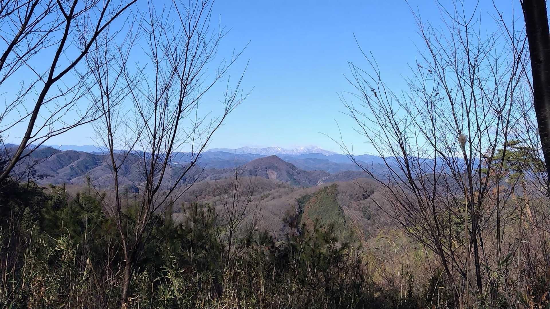 桜峠より
❄雪被った赤城山❄

そちらは霧氷祭りかなぁ🎵
いつか見てみたいなぁ