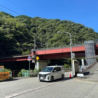 武田尾駅着

この頃には容赦ない強烈な陽射しが牙をむく

まだ朝の9時前なんだが