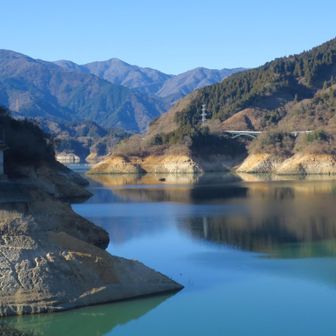 湖面の広さは東京ドーム100個分だそうですが水位が下がっていたので神宮球場100個分？といったところ😓)