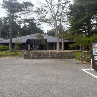 唐桑半島のビジターセンター。朝早くてまだやってなかったが、自販機は助かった。