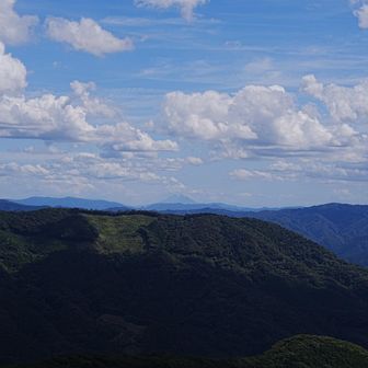 中央奥にそびえるのは
開聞岳？
後で地図見たら桜島でした