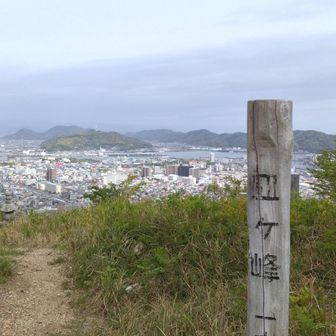 皿ヶ嶺から東方向の五台山を見る