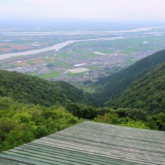 こんな景色を見ながら空を翔ぶてやってみるとはまるんだろうな～、高所恐怖症には無理だけど😆
２時に家を出てきたのでここでお昼休憩にしました