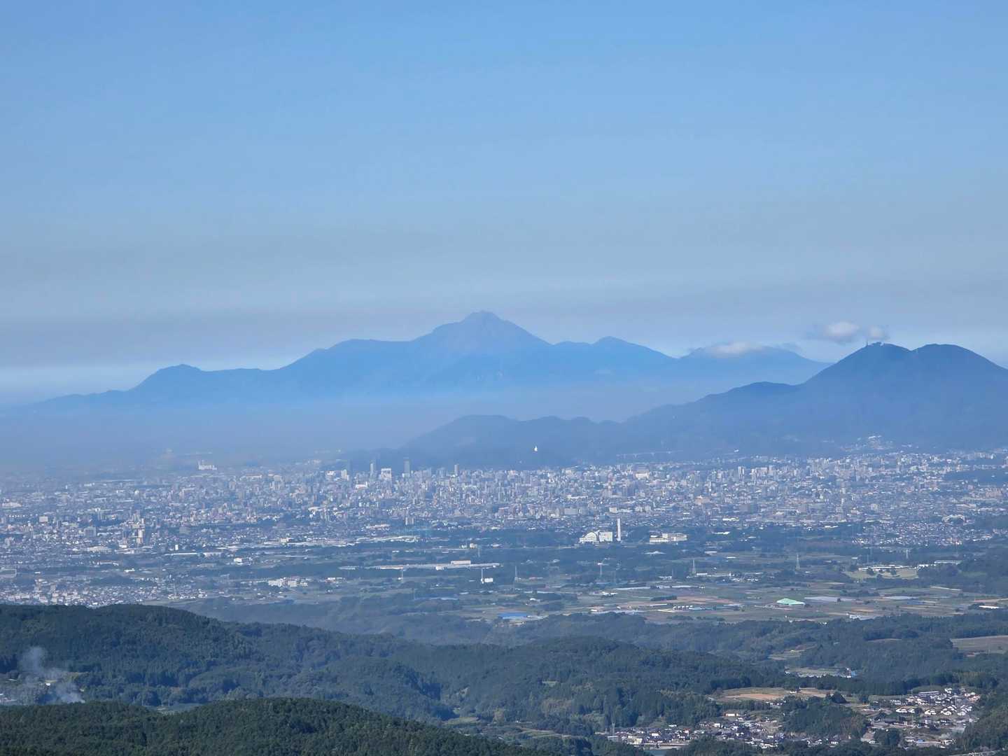 遠くに普賢岳⛰️

その後らくだ山へ
https://yamap.com/activities/43550099