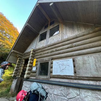 狼平避難小屋に到着しました❗️