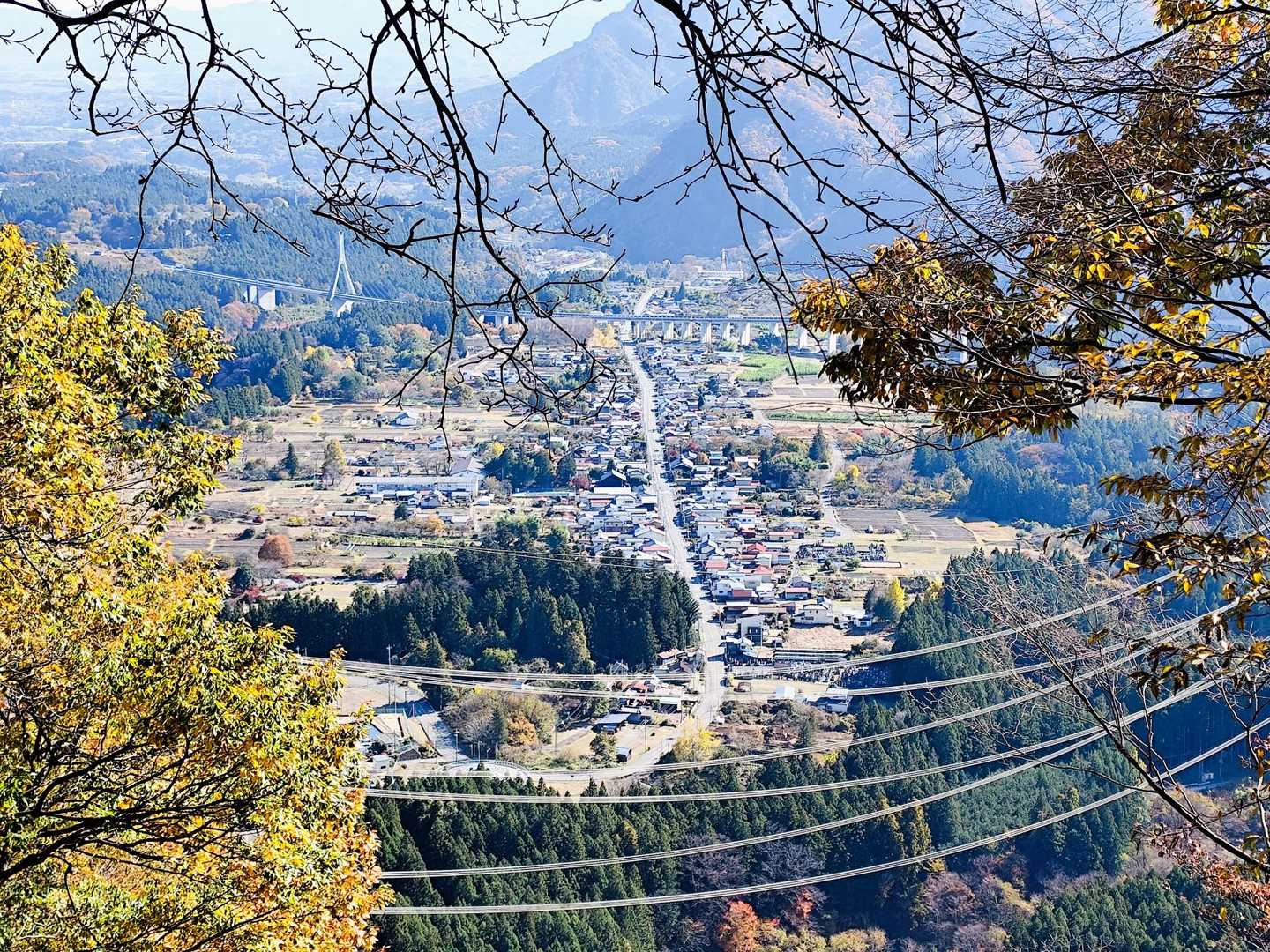 「覗」です✨️　真下の坂本宿が一望出来ます　峠を歩いて来た人はこの景色をみてホッとしたのだと思います🥹　