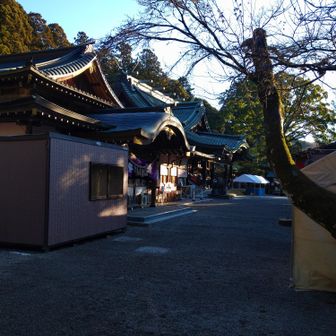 筑波山神社はまだ人少ない。
ここ迄降る途中、登山道を補修している人がいました。以前にも見たことがあります。いつもありがとうございます。