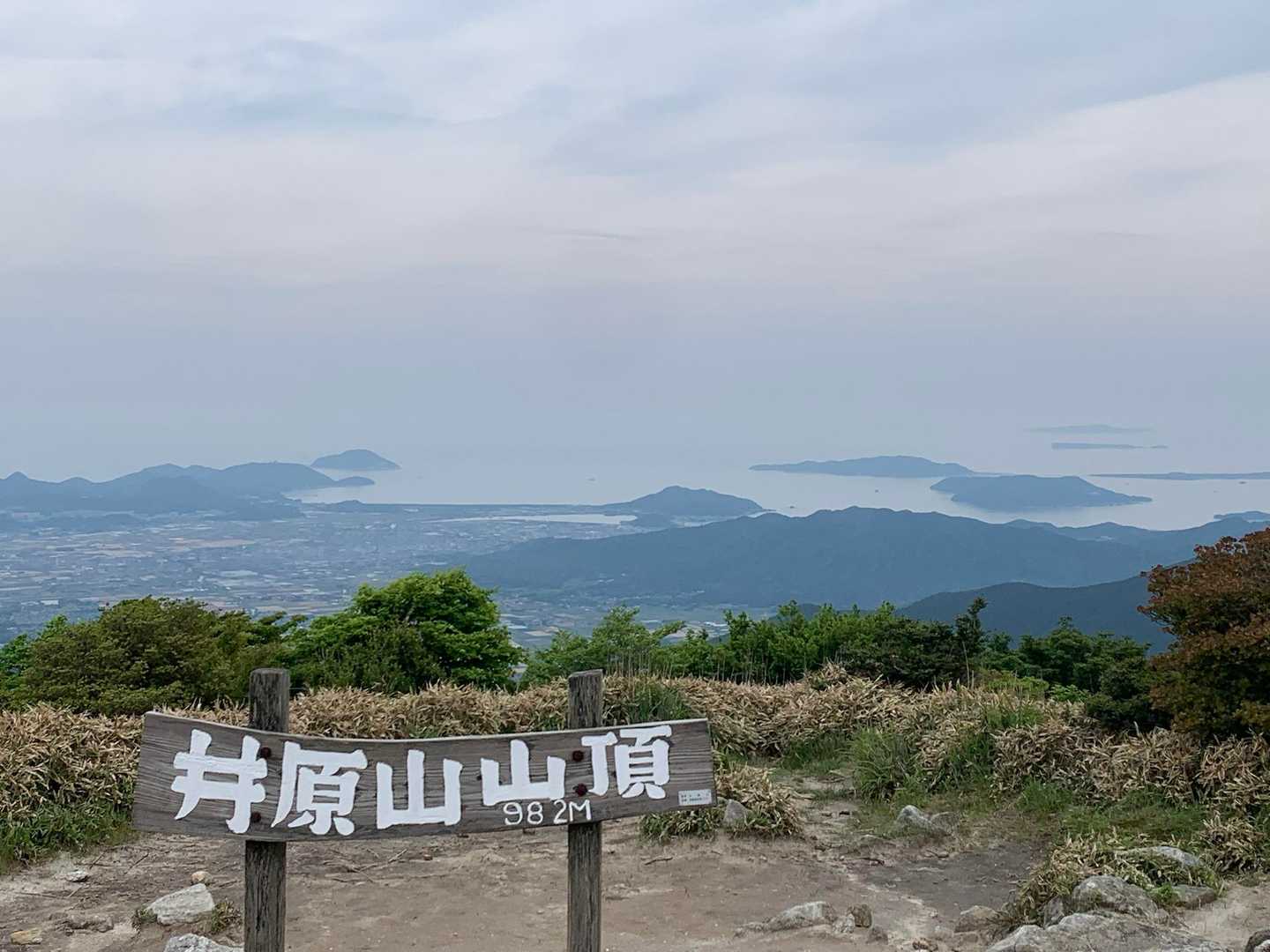 青い空と海だったらもっと綺麗だったろうな。