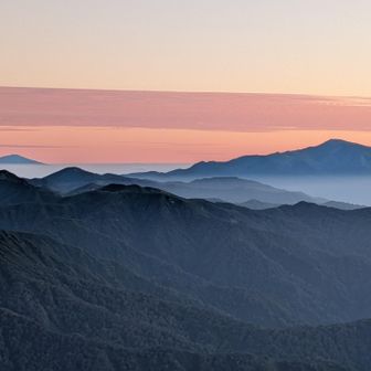 夕焼け　月山と鳥海山