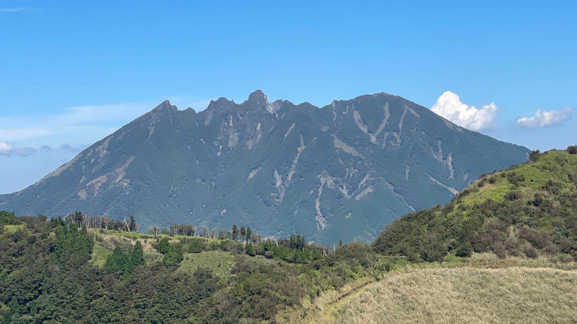 目の前は根子岳😃