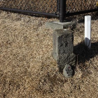 大平山の三角点、ここにも四阿やベンチがたくさんありました