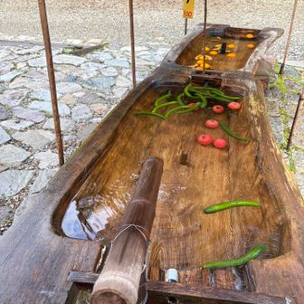 わさび平小屋。品揃えは少なめ