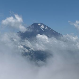 三ツ峠山荘から