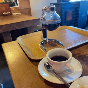 サイフォンコーヒー&アップルパイ　美味しく頂きました♪カップも温めてありました😄
カフェは、本日までらしい。ギリギリ間に合いました。