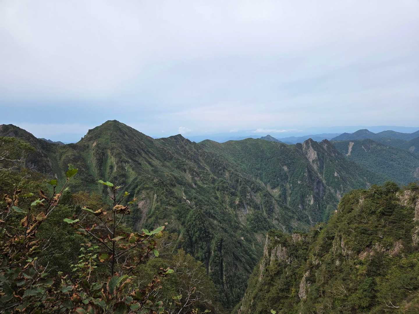 旧道登山口-芦別岳-雲峰山-半面山 縦走コースの写真
