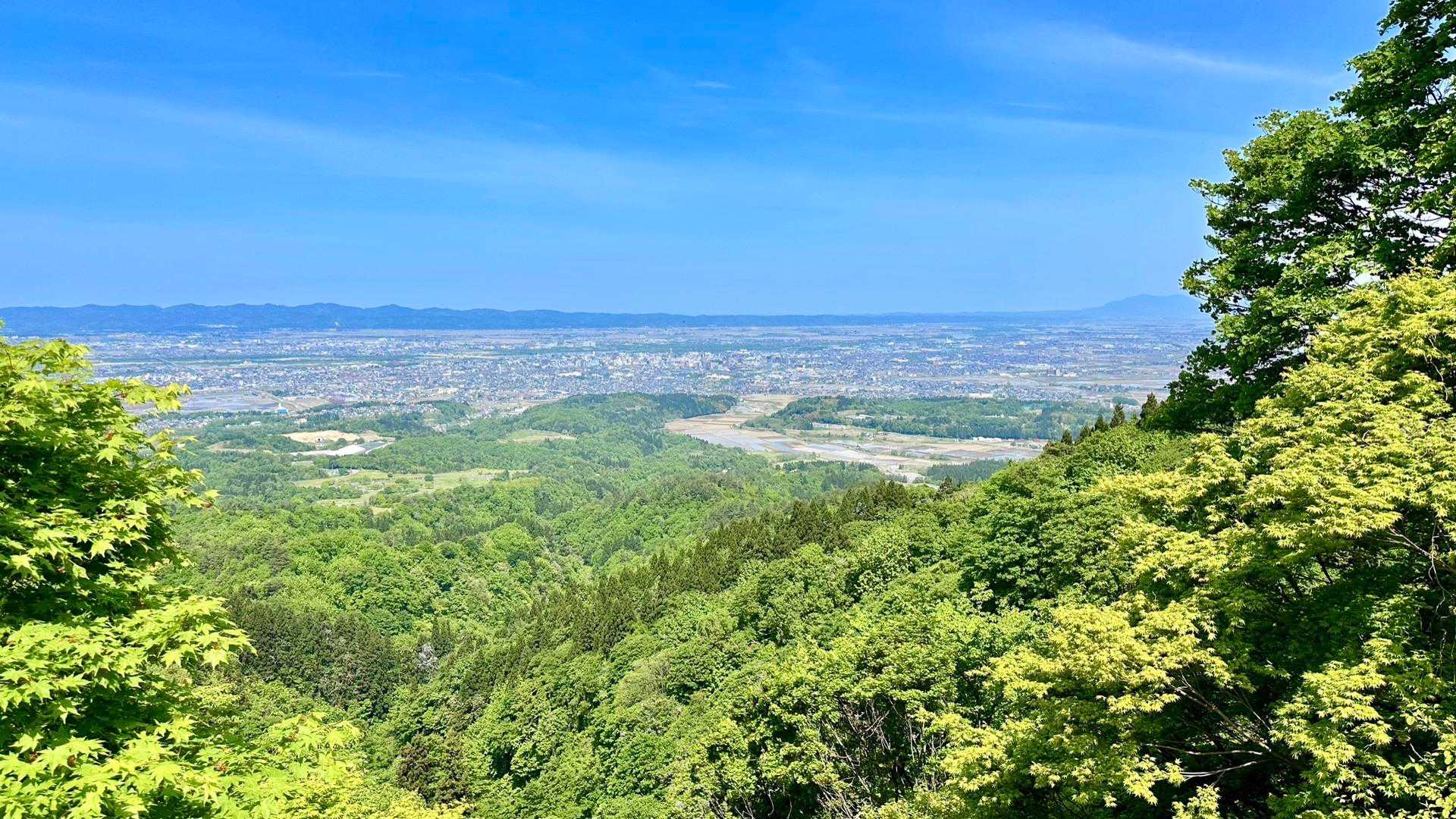 わあ、絶景♡
長岡の街並みが一望
こうしてみると新潟って平野部分が相当多いなぁ
秋や冬も絶景なんだろうな
