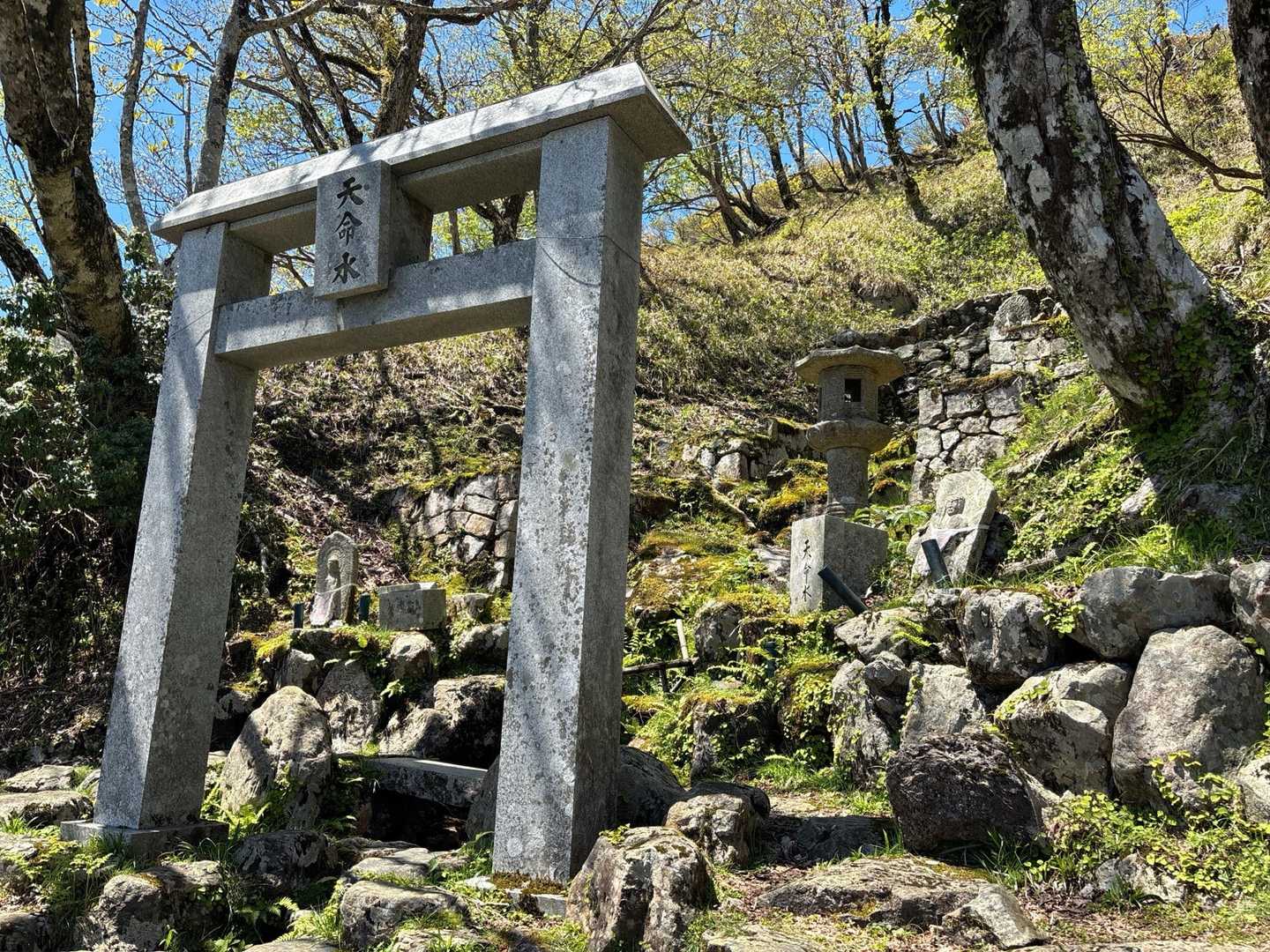 天明水⛩️💧…と書いてます